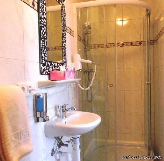 Hotel Pension Dahlem Berlin Oda fotoğraf