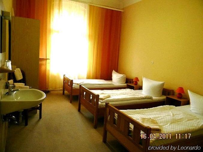 Hotel Pension Dahlem Berlin Oda fotoğraf